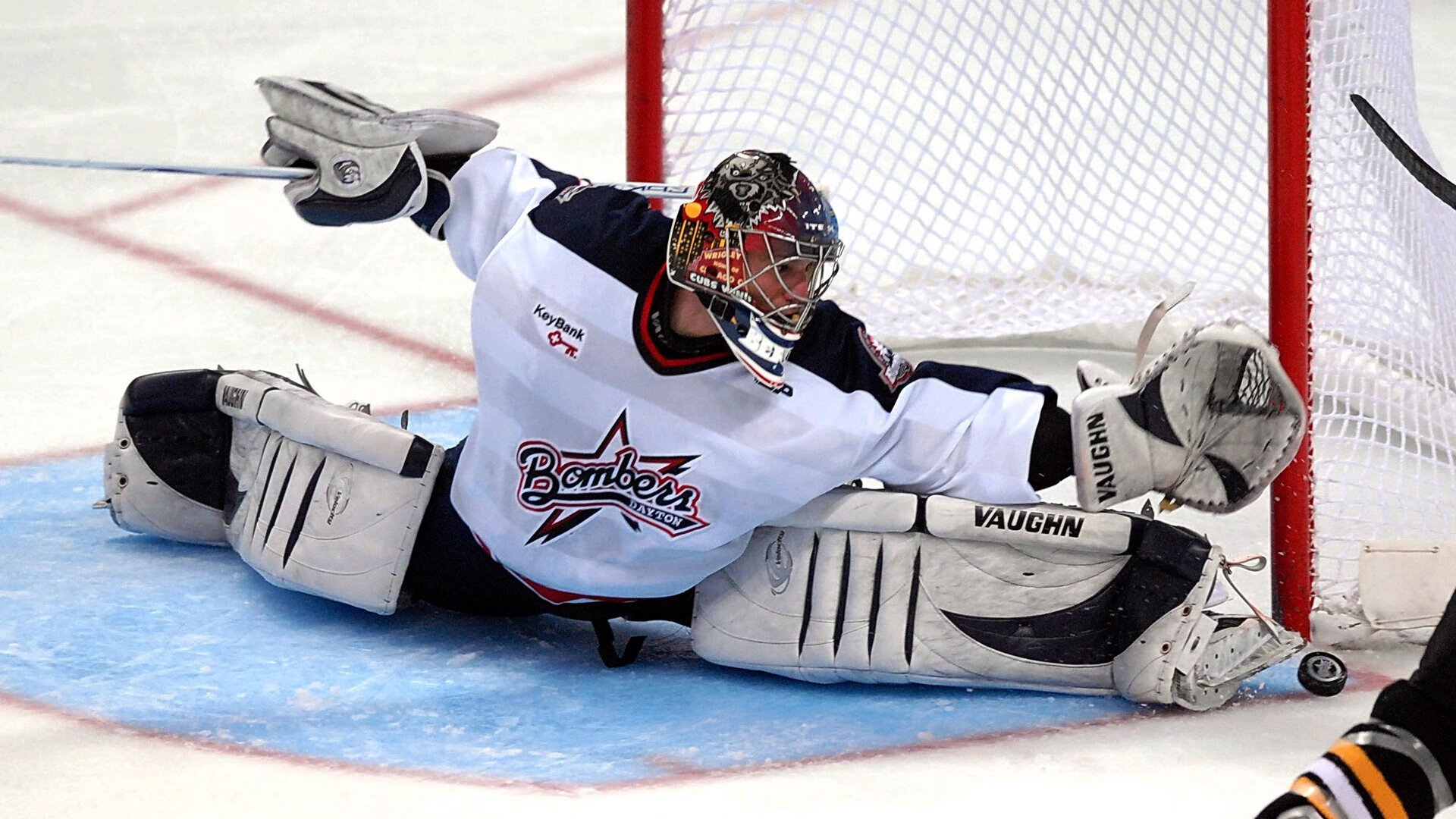 _户外极限滑板比赛：城市街头的速度狂欢_，极限滑板场地